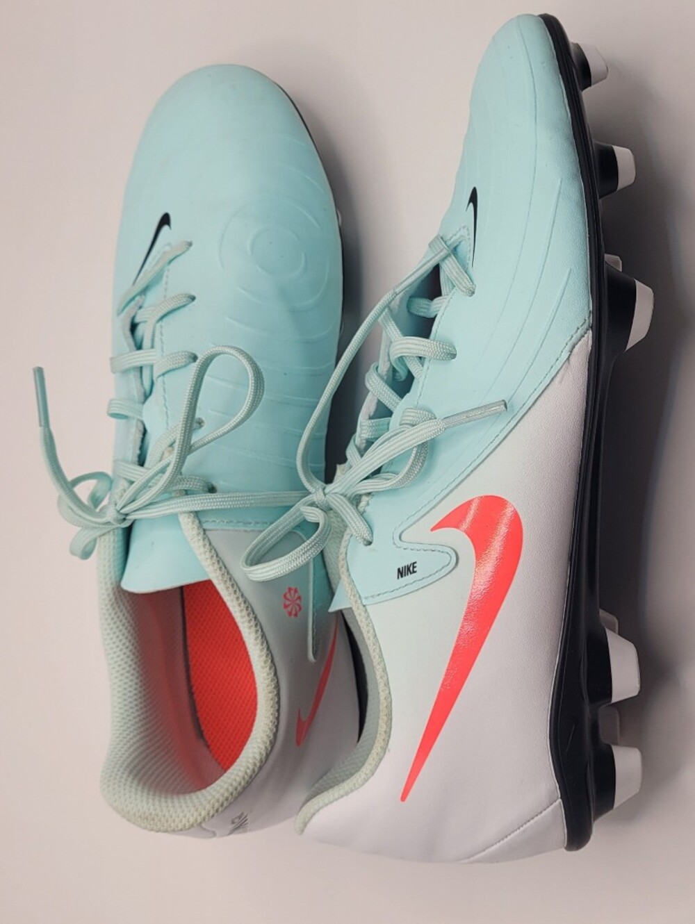 Nike Women's 9 Or Men's 7.5Mint and Coral Soccer Cleats Phantom GX II Club FG/MG